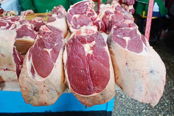 Almaty Kazakstan 2022 Olika Delar Kött Bereds För Försäljning Den — Stockfoto
