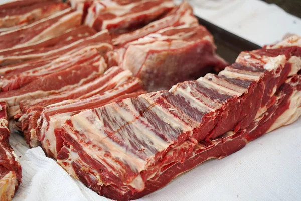 Almaty Kazachstan 2022 Różne Części Mięsa Przygotowywane Sprzedaży Wolnym Rynku — Zdjęcie stockowe