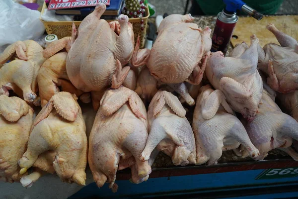 Almaty Kazakistan 2022 Vendita Carne Pollo Sul Mercato Aperto — Foto Stock