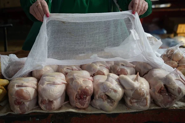 Almaty Kazakistan 2022 Vendita Carne Pollo Sul Mercato Aperto — Foto Stock