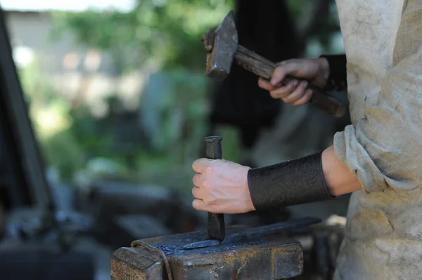 Almaty Kazakhstan 2015 Blacksmith Makes Metal Holder Knives Tools Workshop — Stock Photo, Image