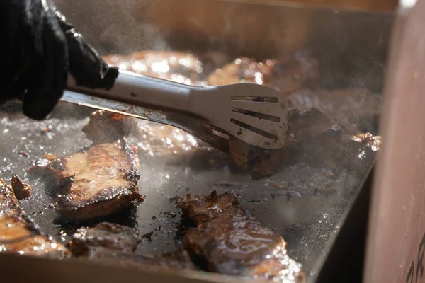 Asar Diferentes Trozos Carne Para Hamburguesas Quesadillas —  Fotos de Stock