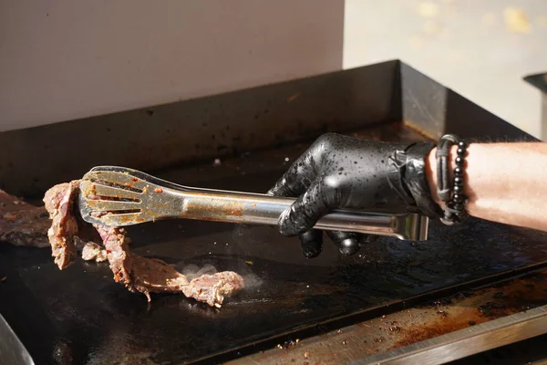 Asar Diferentes Trozos Carne Para Hamburguesas Quesadillas —  Fotos de Stock