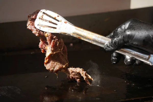 Asar Diferentes Trozos Carne Para Hamburguesas Quesadillas —  Fotos de Stock