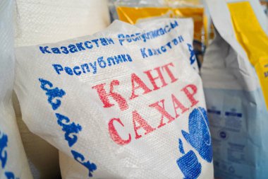 Almaty, Kazakistan - 05.06.2022: 50 kilogramlık granüllü şeker torbaları