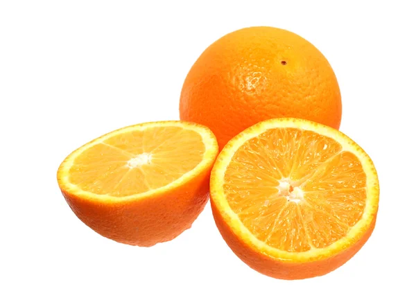Fruta y segmentos completos de naranja — Foto de Stock