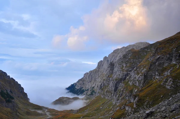 Закат над горами — стоковое фото