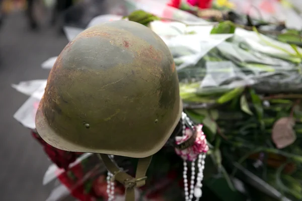 Euromaydan in Kiev. Helmet. — Stock Photo, Image