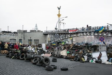 Kiev evromaydan. Barikatları içinde sokak institutskaja.