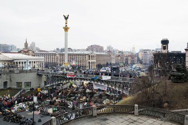 Kiev evromaydan. Barikatları içinde sokak institutskaja.
