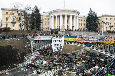 Kiev evromaydan. institutskaja str.