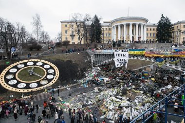 Kiev evromaydan. institutskaja str.