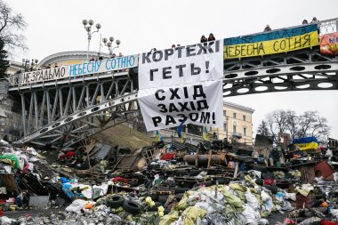 Kiev evromaydan. Barikatları içinde sokak institutskaja.