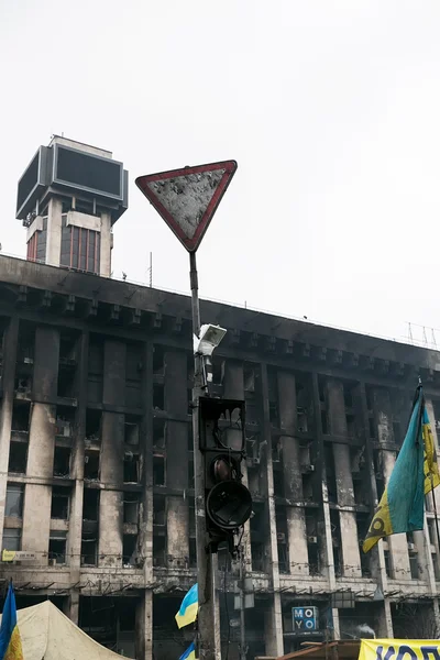 Evromaydan in Kiev. Burned House of Trade Unions. — Stock Photo, Image