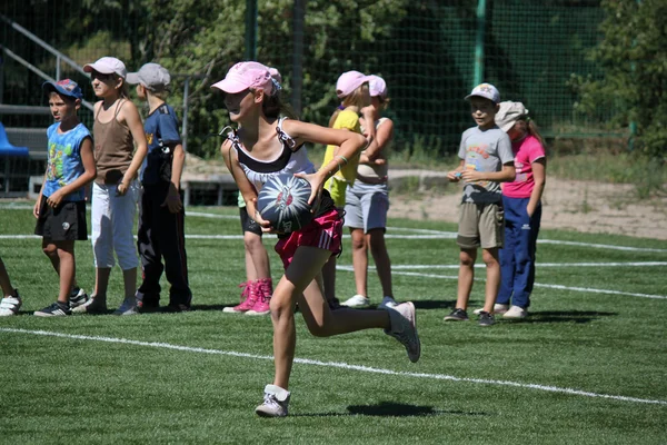 Unidentified girl runs with ball — Stock Photo, Image