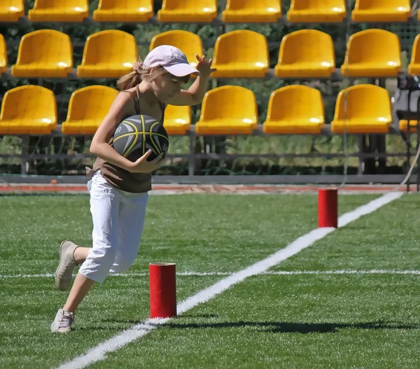 Unidentified girl runs with ball — Stock Photo, Image