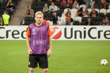 Tomáš Hübschman (Shakhtar) warming up