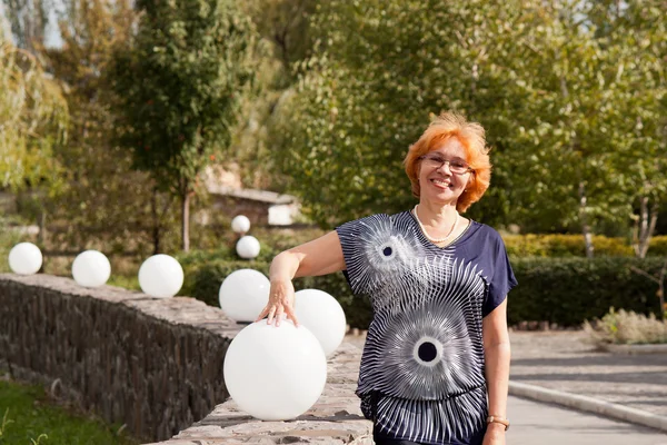 Žena středního věku se usmívá — Stock fotografie