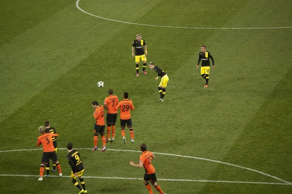 Futebolistas Borussia free-kick socado — Fotografia de Stock