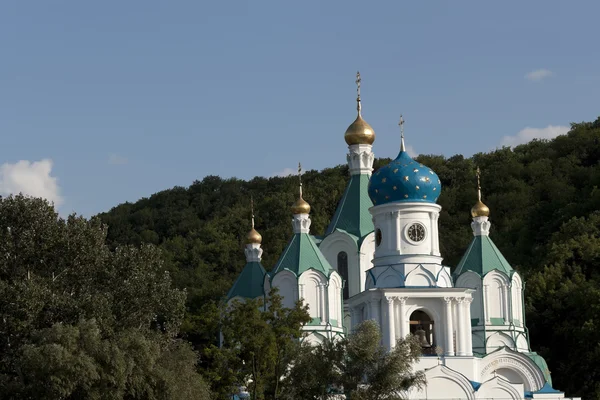 在 sviatogorsk 中代祷的教堂 — 图库照片