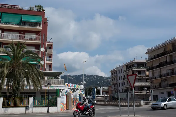 Véhicules dans les rues de Calella — Photo