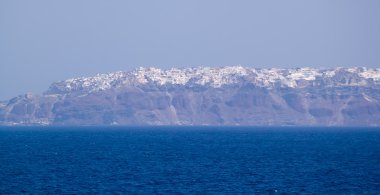 Thira (fira, santorini) ada. Feribot güverteden göster