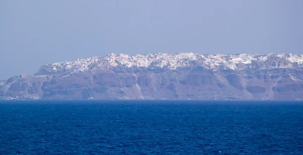 Ostrov thira (fira, Santoríni). pohled z paluby trajektu — Stock fotografie