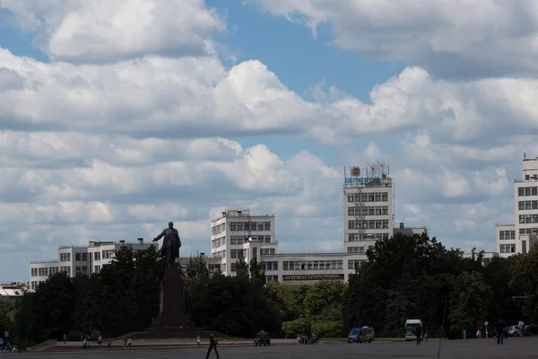 Op het plein van de vrijheid in Kharkov — Stockfoto