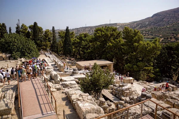 Ruines du palais Knossos, au sud d'Héraklion - amon très populaire — Photo