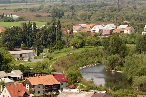 Casas junto al río Latorytsa en Mukachevo — Foto de Stock