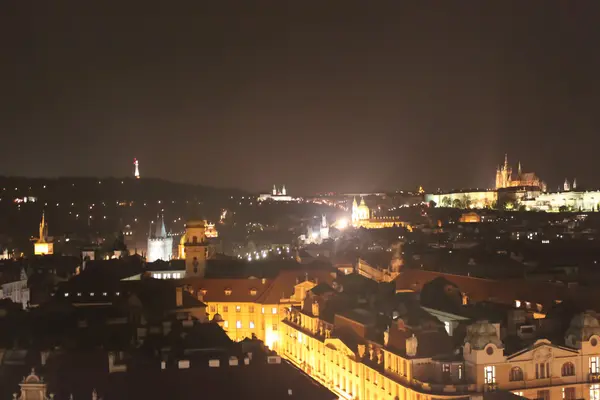 Wieczorem Praga, widok z góry z ratusza — Zdjęcie stockowe