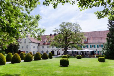 AULENDORF, GERMANY - 22 MAYIS 2022 Aulendorf Şatosu, Şato Parkı