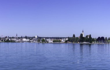 Romanshorn, Switherland. Romanshorn sahilinin panoramik manzarası. Feribottan vurulmuş.