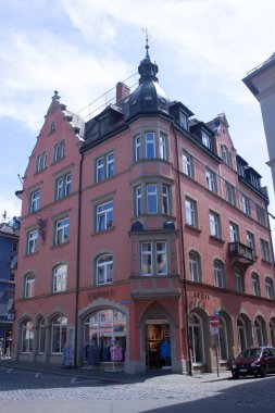 LINDAU, BAVARIA, GERMANY - 10 MAYIS 2022: Lindau adasındaki eski kasabanın sokaklarında