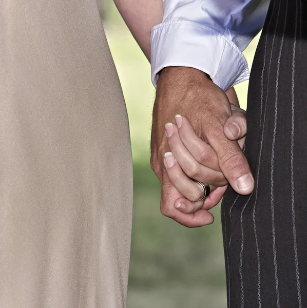 Holding hands — Stock Photo, Image