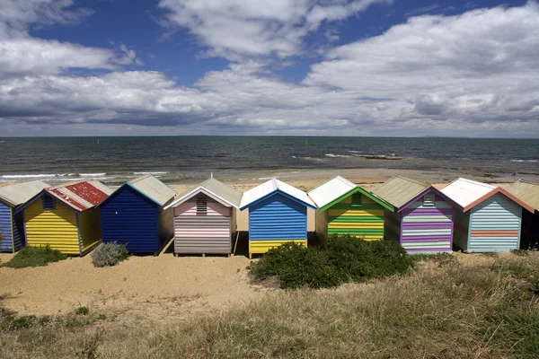 Barevné plážové chatky v Austrálii — Stock fotografie