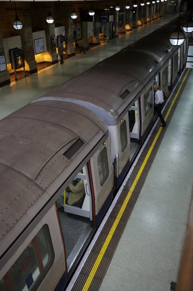 ロンドンの地下の列車、輸送 — ストック写真