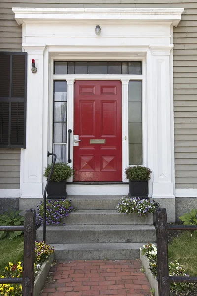 Puerta roja, casa —  Fotos de Stock