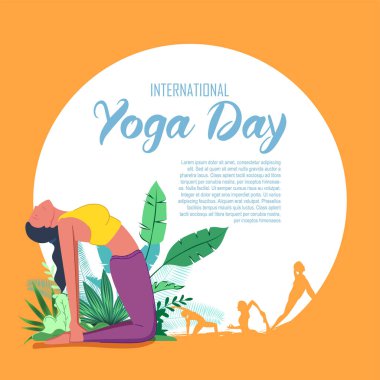 21 Haziran 'da Uluslararası Yoga Günü için Asana ve meditasyon yapan bir kadının resmi