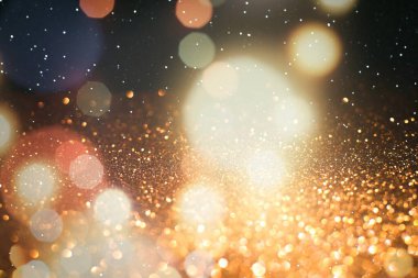 Noel ışıkları. Arkaplanda yeni yıl kutlamaları. Lüks arkaplan resmi. Bulanık soyut tatil geçmişi..