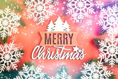 Kırmızı tuval arka planda parlak bokeh ışıkları. Mutlu noel kartları. Kış tatili teması. Mutlu yıllar..