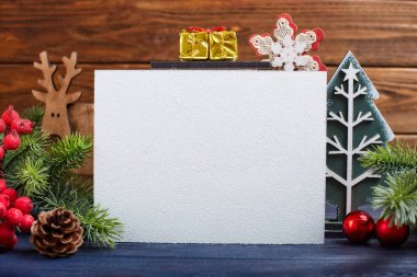 Noel arkaplanı, şenlikli dekorasyon ve metin, Mutlu Noeller ve mutlu yıllar konsepti.