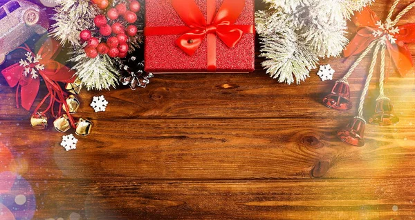 Kerstcompositie Van Sparren Takken Cadeau Kaneel Anijs Confetti Sterren Rustieke — Stockfoto