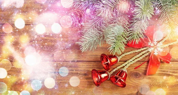 Vrolijk Kerstkaartje Kerstconcept Nieuwjaarsgeschenken Kopieerruimte Omlijst Door Kerstboomtakken Decoraties Snoepjes — Stockfoto