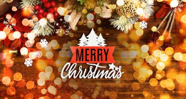 Spruce dalları, hediye, tarçın, anason ve konfeti yıldızlarının kırsal ahşap arka planda Noel kompozisyonu. Düz plan, üst görünüm