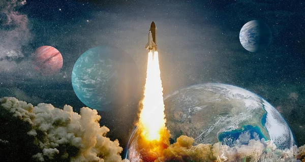 Vesmírná Loď Vzlétá Hvězdné Obloze Raketa Startuje Vesmíru Koncept Prvky — Stock fotografie