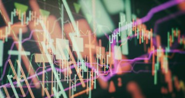 İşadamı, Altın Piyasa, Piyasa ve Ticaret Piyasası için yatırım grafiklerini analiz etmeye çalışıyor.