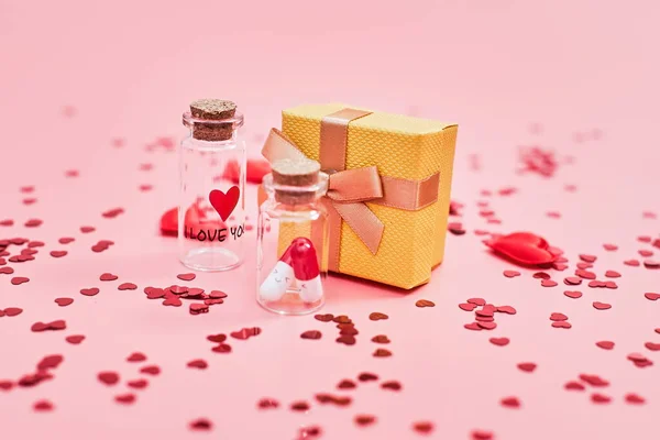 Gift Box Beautiful Red Ribbon Rose Concept Valentine Anniversary Mother — 图库照片