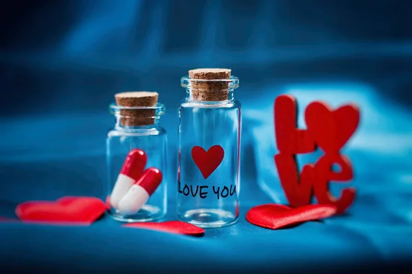 Love Medicine Love You Tablets Jars Kissing Happy Valentine Day — Fotografia de Stock