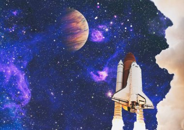 Uzay gemisi yıldızlı gökyüzüne doğru havalanıyor. Uzay Fırlatması. Bu görüntünün elementleri NASA tarafından desteklenmektedir